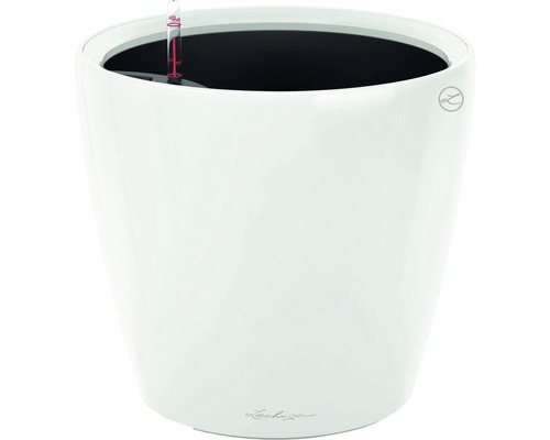 Biely kvetináč so zavlažovacím systémom