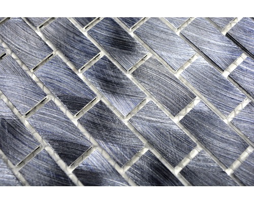 Mozaikové dlaždice vo vzore rybej kosti