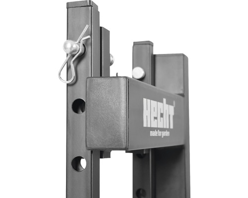 Logo Hecht na záhradnej konzole