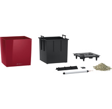 Kvetináč so zavlažovacím systémom a príslušenstvom