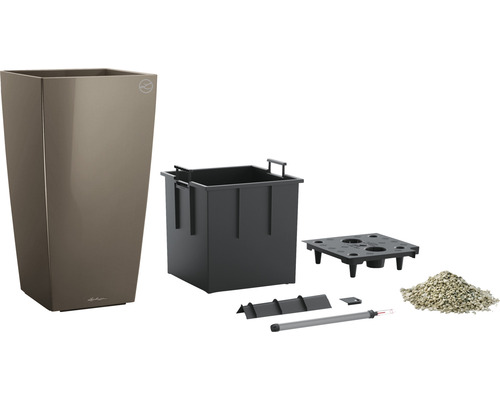 Kvetináč so zavlažovacím systémom a príslušenstvom