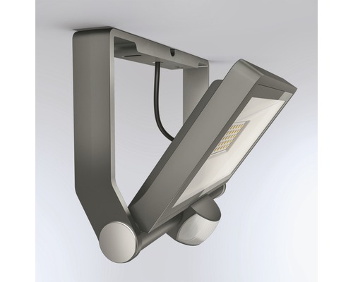 Stropné vstavané svietidlo s pohybovým senzorom