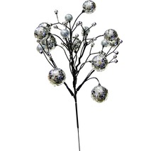 Dekoratívna vetva s guľami na dekoráciu