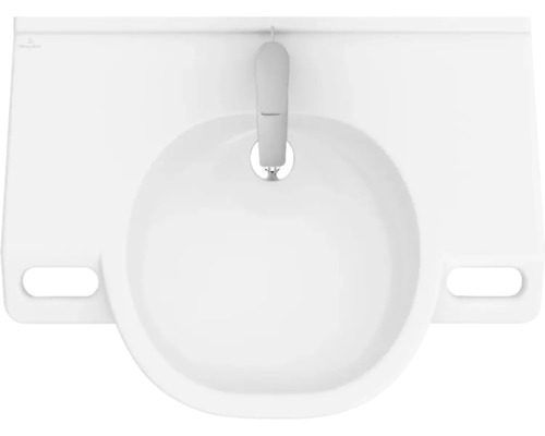 Pohľad zhora na biele umývadlo s batériou