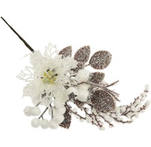 Dekoratívna umelá kvetina s bielym kvetom, bobuľami a listami ako vianočná dekorácia