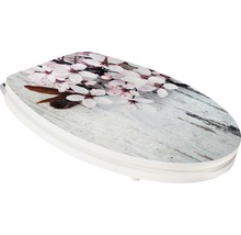 Toaletné sedadlo s kvetinovým vzorom na vzhľade dreva