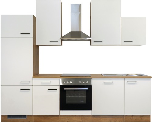 Kompletná kuchynská linka so závesnými skrinkami, digestorom, elektrickým sporákom a drezom.