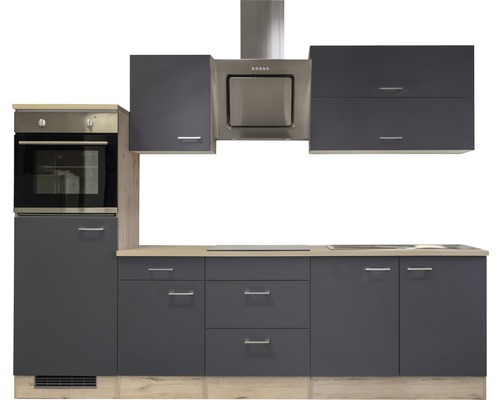 Kuchynská linka s rúrou, odsávačom pár a sivými čelami skriniek