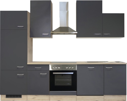 Kuchynská linka s hornými skrinkami a digestorom
