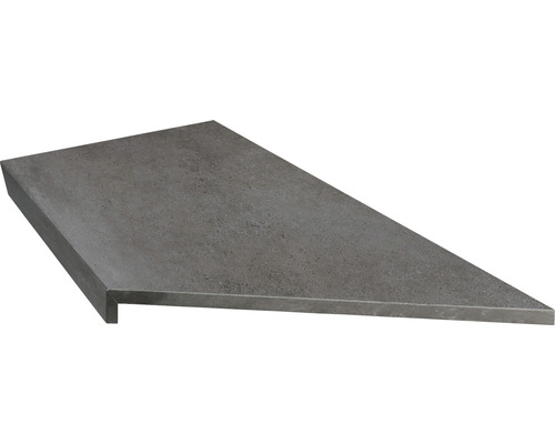 Stupnica zo spekanej dlažby trojuholníkového tvaru