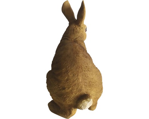 Pohľad zozadu na figúrku zajaca do záhrady