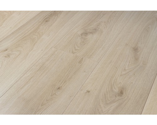 Detail laminátovej podlahy s drevenou štruktúrou