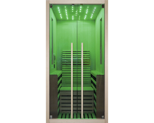 Sauna so sklenenými dverami a drevenými sedadlami