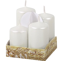 Štyri biele stĺpové sviečky v krabici