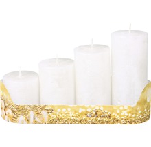 Sada štyroch bielych valcových sviečok rôznej výšky