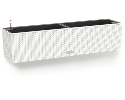 Biely kvetináč s dizajnom ratanu so zavlažovacím systémom a ukazovateľom hladiny vody.