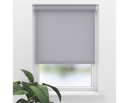 Okno so spustenou roletou