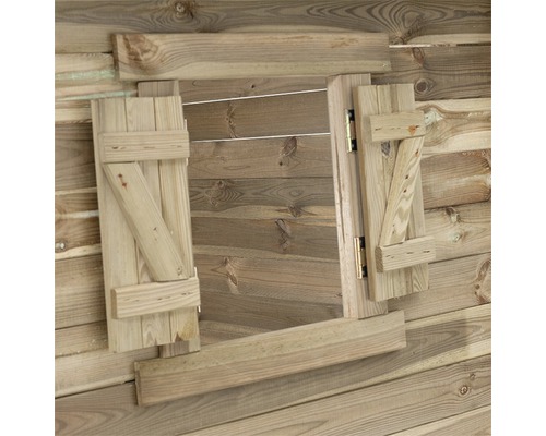 Drevené okno s okenicami pre záhradný domček