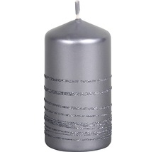 Strieborná stĺpová sviečka s trblietavými prúžkami