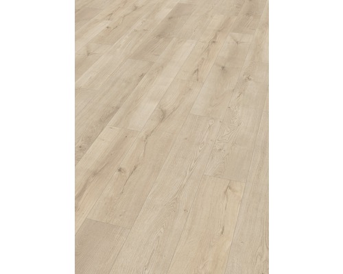 Položená laminátová podlaha s drevenou štruktúrou