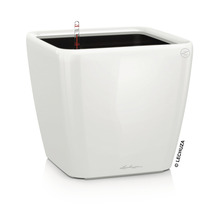 Štvorcový kvetináč so zavlažovacím systémom