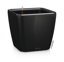 Čierny, štvorcový kvetináč s ukazovateľom hladiny vody