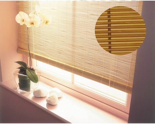 Bambusová roleta v okne s detailným náhľadom