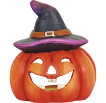 Halloweenska tekvica s dekoráciou čarodejníckeho klobúka