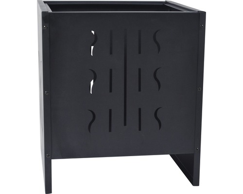 Kvetináč s dekoratívnymi výrezmi do záhrady