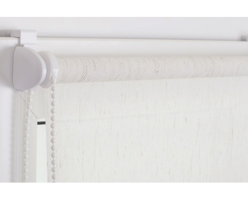 Biela látková roleta s retiazkovým ovládaním