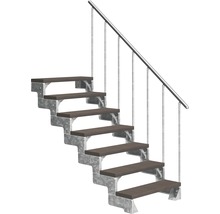 Schodisko s kovovým rámom a drevenými stupňami