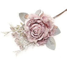 Dekoratívna umelá kvetina s ružou a listami