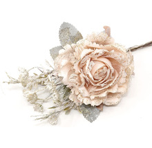 Dekoratívna umelá ruža s listami