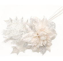 Dekoratívna umelá kvetina s trblietkami na vianočnú dekoráciu