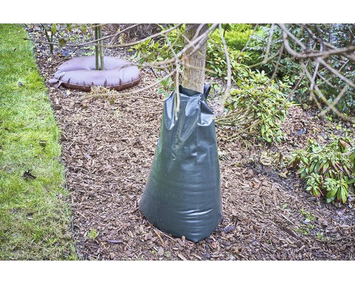 Zavlažovací vak na stromy na zavlažovanie stromu v záhrade