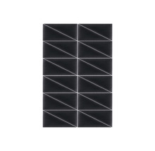 Obdĺžnikové tmavé dlaždice s geometrickým vzorom.