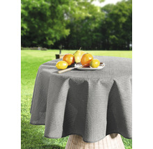 Sivý obrus na záhradnom stole s ovocím