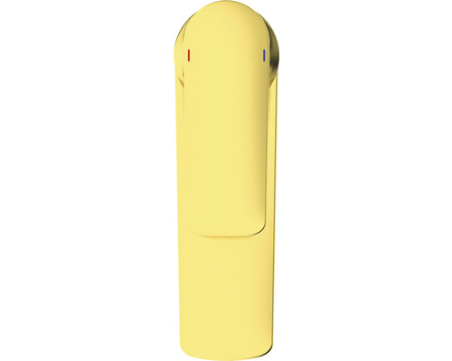 Vodovodný kohútik s označením pre studenú a teplú vodu