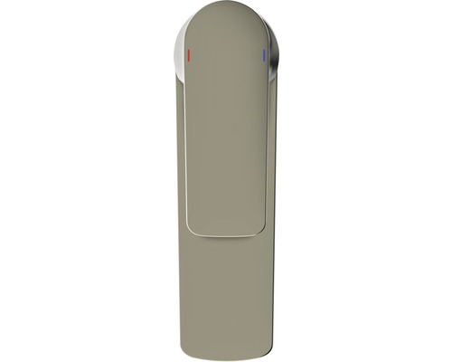 Kúpeľňová armatúra s označením pre studenú a teplú vodu