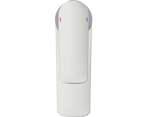 Vodovodný kohútik s označením studenej a teplej vody