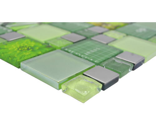 Mozaiková dlaždica zo skla a kovu