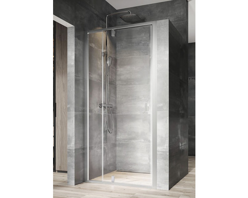 Sprchové dvere do niky RAVAK Nexty NDOP2-120 satin+Transparent 03OG0U00Z1 Sprchovací kút s posuvnými dverami a sprchovacou armatúrou v kúpeľni.