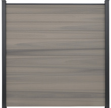 Drevený záhradný plot s kovovým rámom