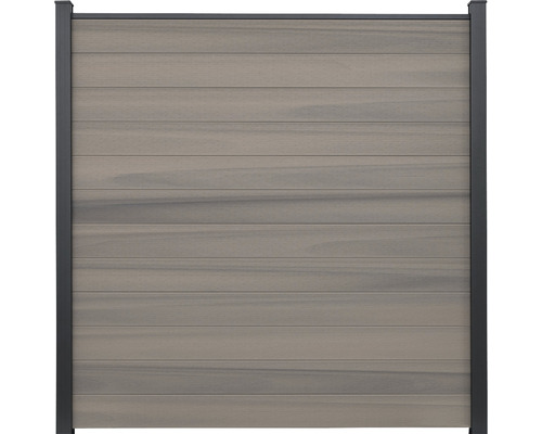 Drevený záhradný plot s kovovým rámom