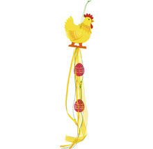 Dekorácia s kuracou figúrkou, stuhami a veľkonočnými vajíčkami na zavesenie