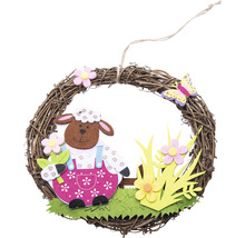 Dekoratívny veniec na dvere s motívom ovce, kvetmi a motýľom na Veľkú noc