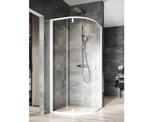 Štvrťkruhový sprchový kút RAVAK Nexty NSKK3-90 white/white+Transparent 3O677101Z1 Sprchovací kút s rohovým vstupom a sprchová armatúra v kúpeľni.
