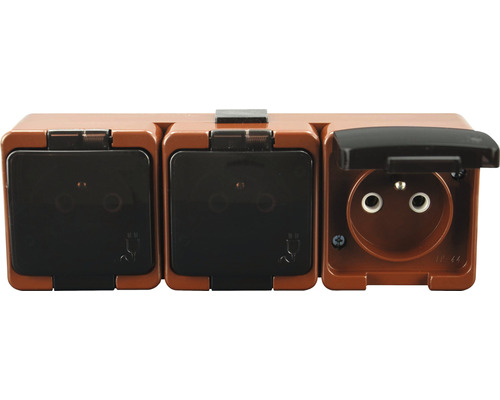 Trojitá zásuvka s výklopným vekom pre vonkajšie použitie