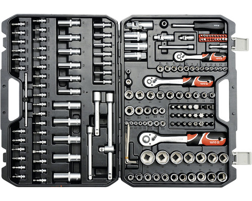 Sada náradia s rôznymi nástrčnými kľúčmi, bitmi a račňami