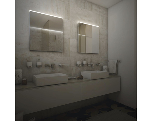 Kúpeľňa s dvoma umývadlami, zrkadlami a osvetlením pre svetlé a usporiadané prostredie